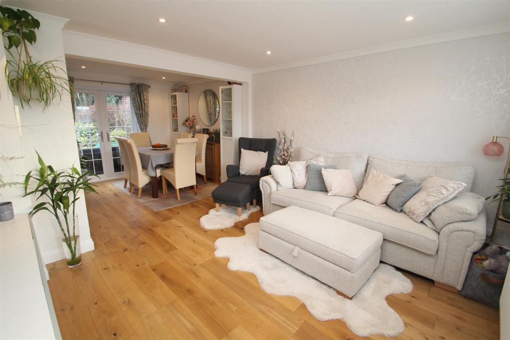 Living/dining area