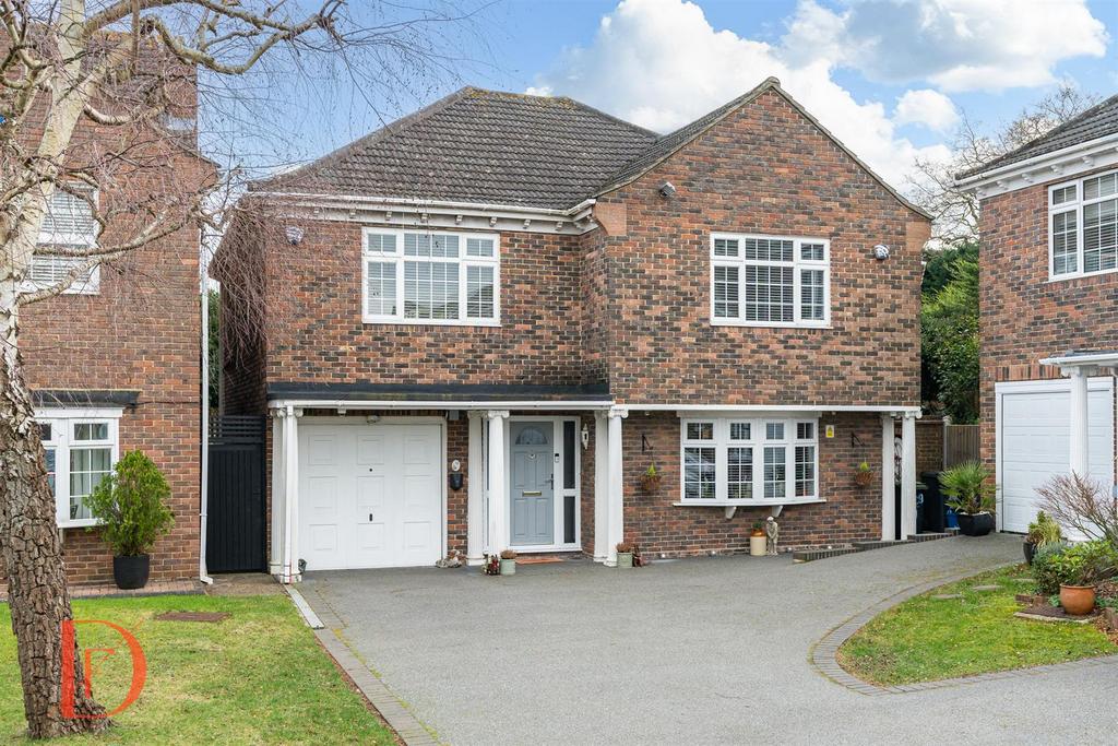 Westfield, Loughton IG10 5 bed detached house £1,400,000