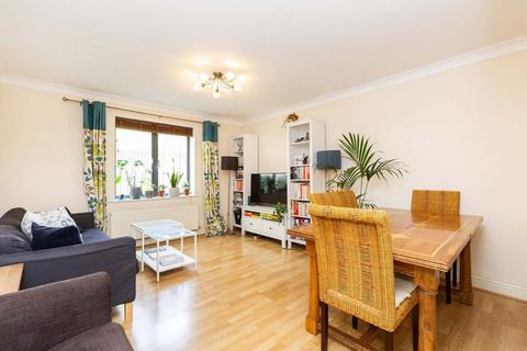 3 bedroom flat to rent, N7