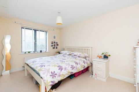 3 bedroom flat to rent, N7