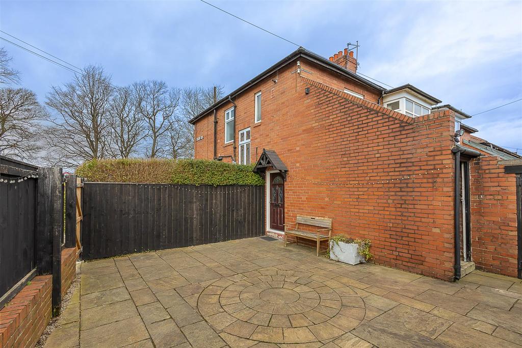 Northfield Road, Gosforth, Newcastle... 2 bed flat £185,000
