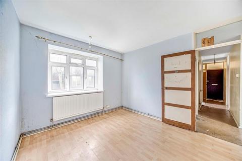 2 bedroom flat for sale, Nichols Close, Stroud Green