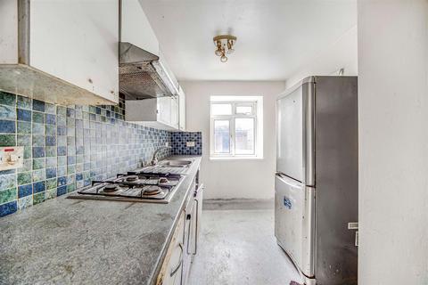 2 bedroom flat for sale, Nichols Close, Stroud Green