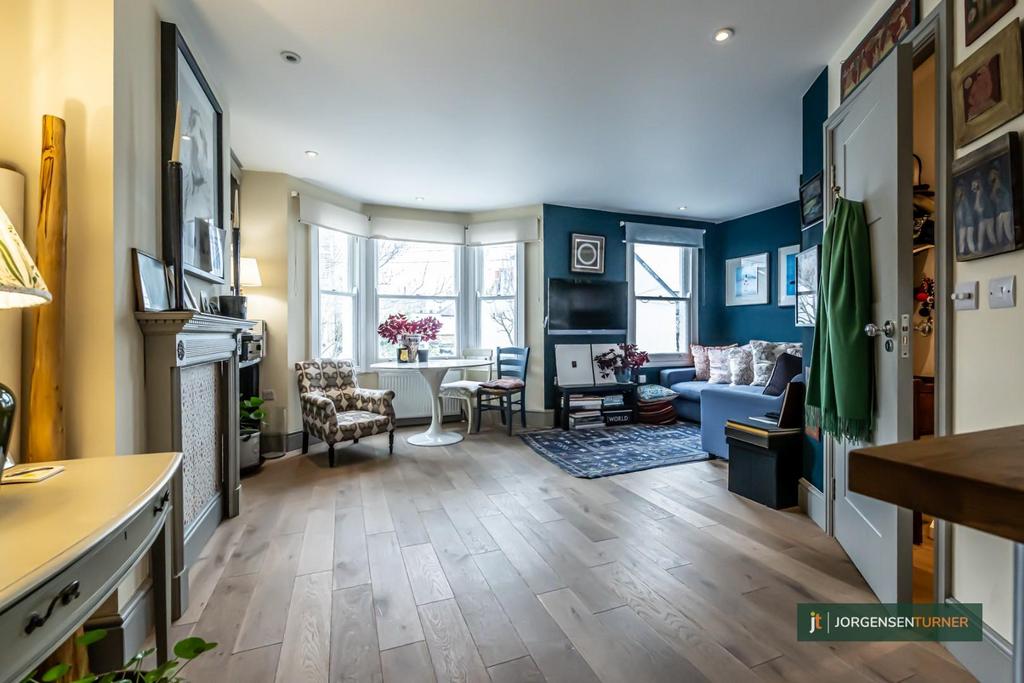 Tunis Road, London W12 2 bed apartment £675,000