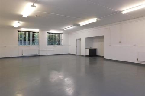 Warehouse to rent, Chester Road, Manchester M16