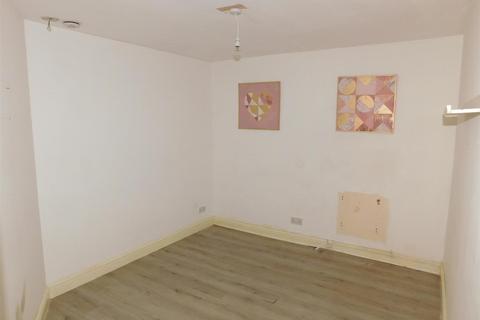 Property to rent, Rochdale Road, Manchester M24