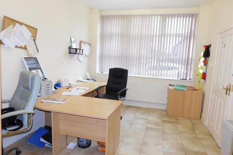 Office to rent, Eastwood Road, Manchester M40