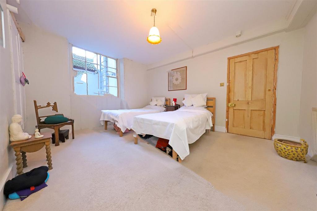 Nicholas james regency sq bed1.jpg
