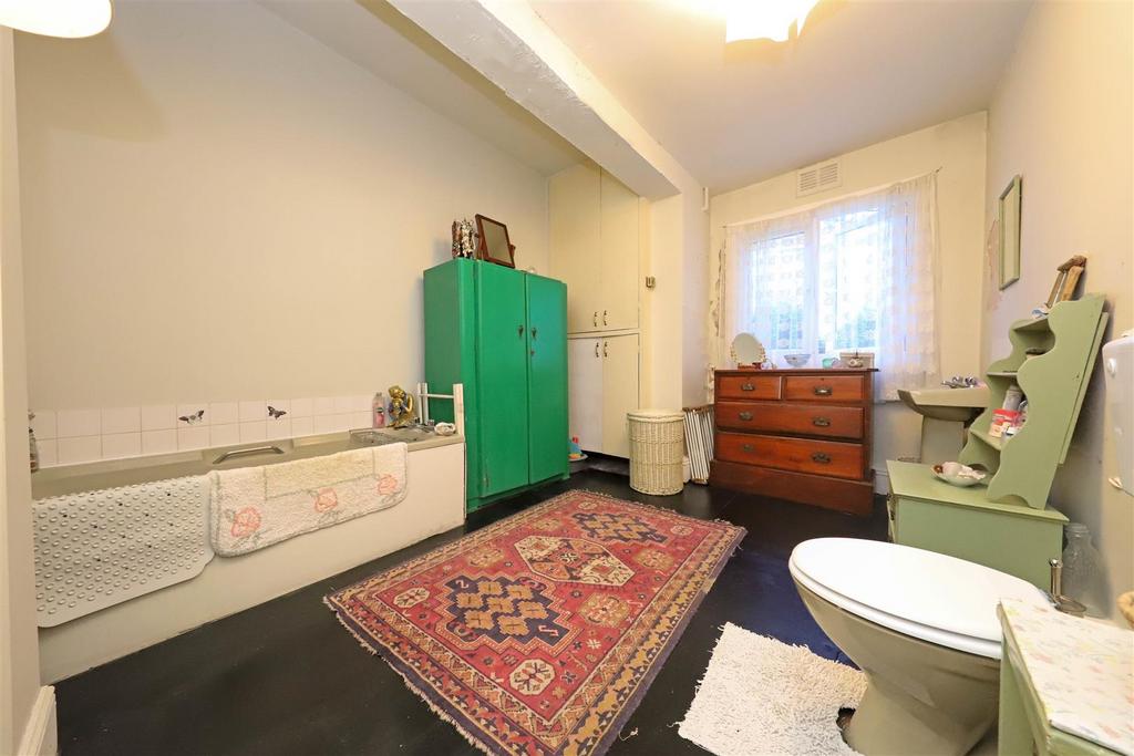 Nicholas james regency sq bathroom .jpg