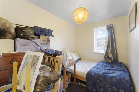 2 bedroom apartment for sale, Redford Close, Feltham TW13