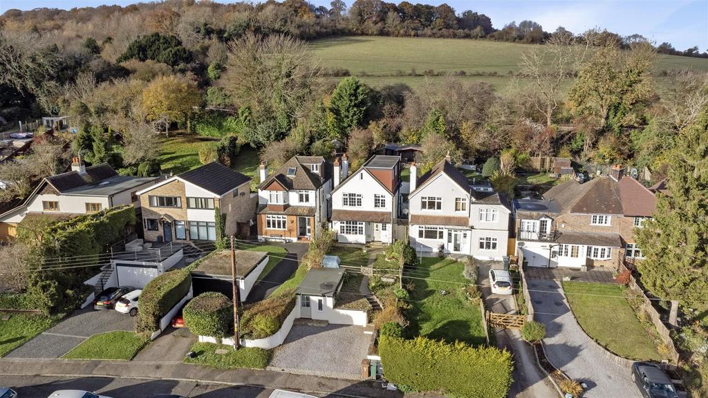 Outwood Lane, Chipstead Coulsdon CR5 3 bed detached house for sale £