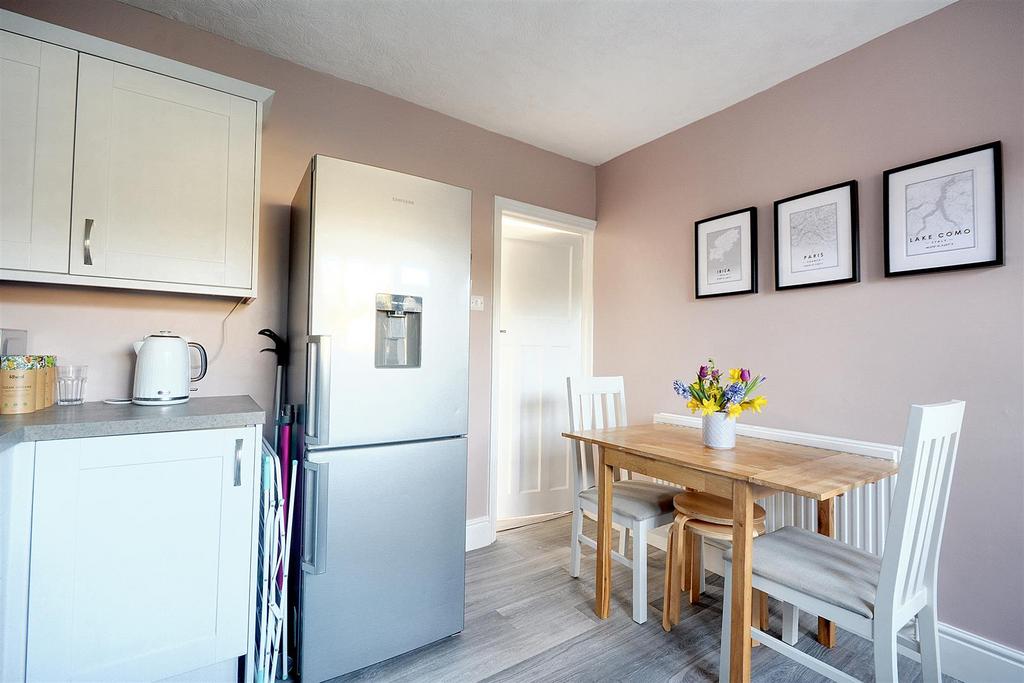 Kitchen 2.jpg