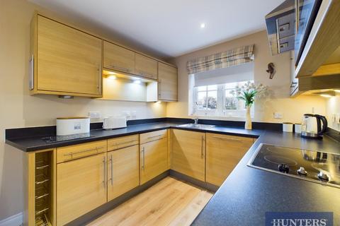 2 bedroom end of terrace house for sale, Sunrise Drive, Moor Road