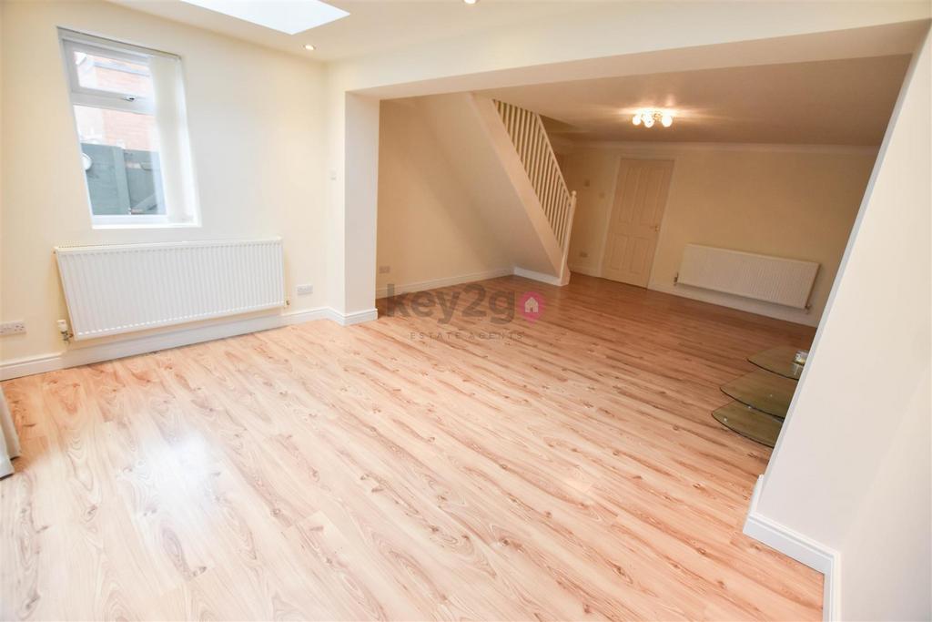 Deepwell View, Halfway, S20 3 bed terraced house to rent £1,200 pcm