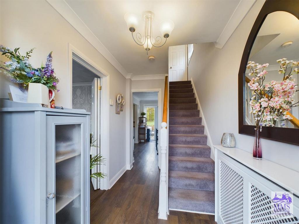 Swain Close, Strood, Rochester 3 bed semidetached house for sale £