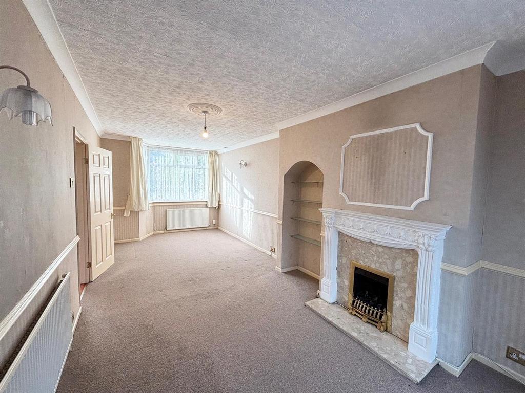 Summerfield Road, Solihull 3 bed semi-detached house - £1,250 pcm (£288 pw)