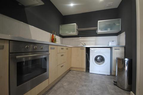 2 bedroom apartment to rent, 194 A Westgate Road, City Centre