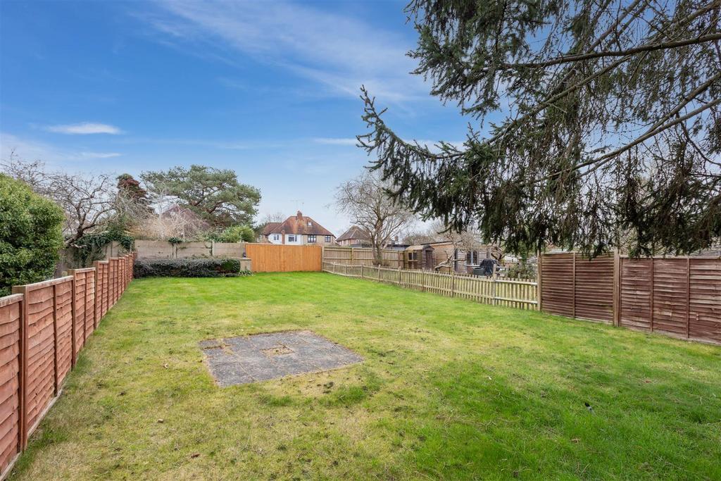 Birdwood Road, Maidenhead 4 bed detached house £950,000