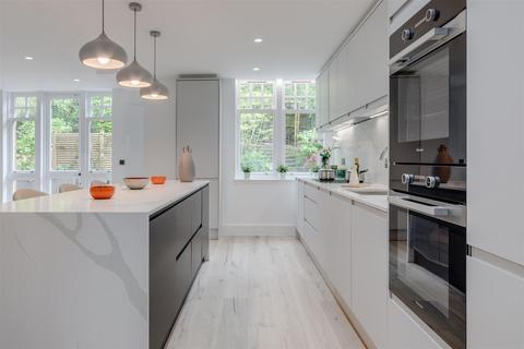 2 bedroom flat for sale, Garden Apartment, Frognal Rise, Hampstead Village, NW3