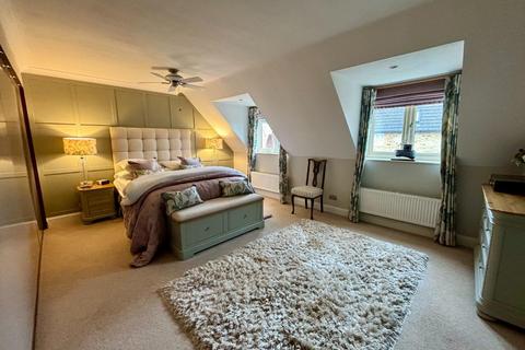 4 bedroom detached house for sale, High Street, Collingtree, Northampton NN4
