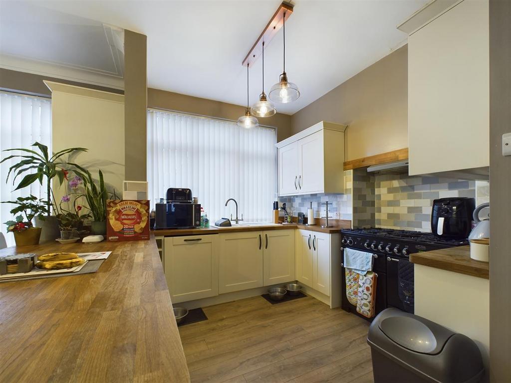 KITCHEN 2.jpg