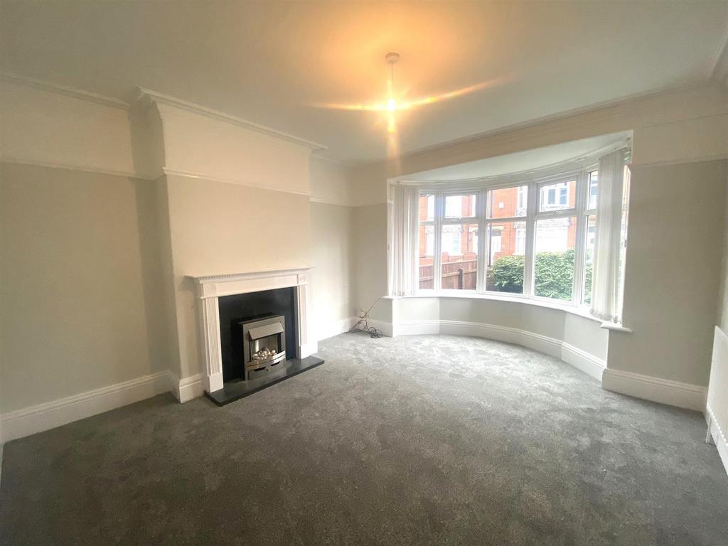Balmoral Gardens, North Shields 3 bed semidetached house £950 pcm (£