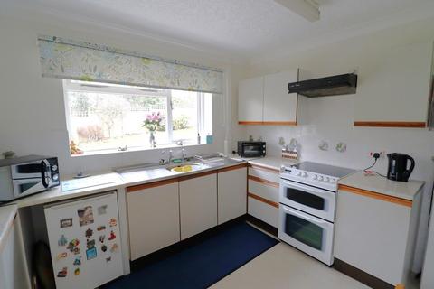 2 bedroom detached bungalow for sale - Hillborough Close, Little Common, Bexhill On Sea, TN39