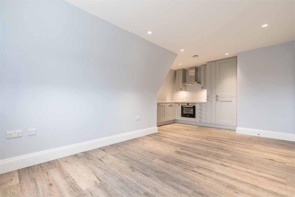 Slough Road, Datchet SL3 2 bed apartment to rent £1,500 pcm (£346 pw)