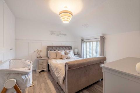 42 Cobb Close, Datchet, Slough, SL3 9QZ