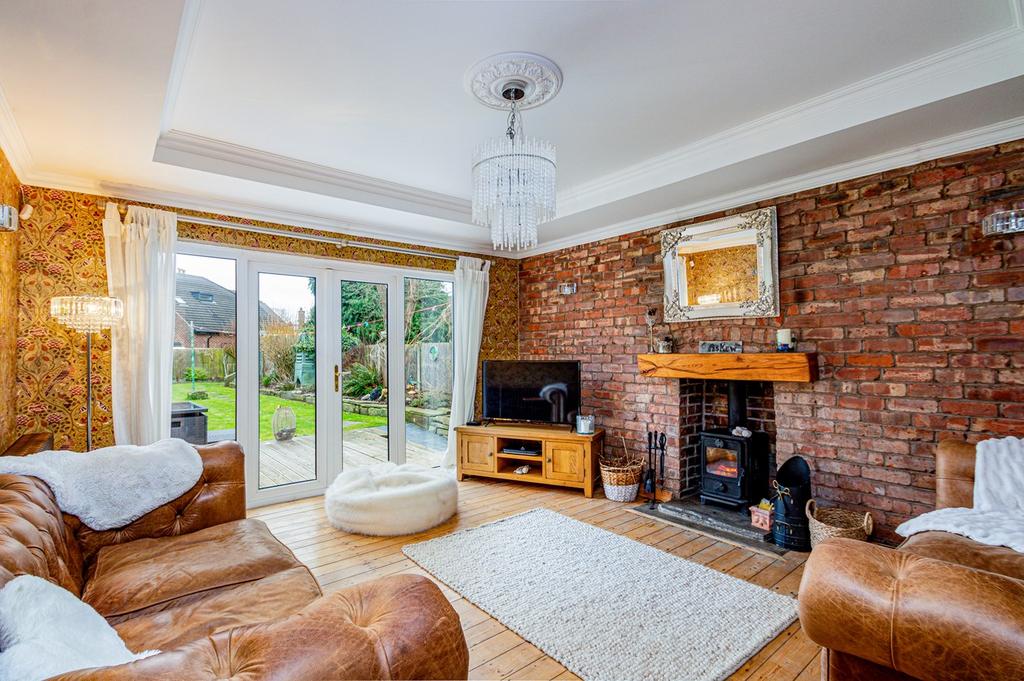 Irlam Road, Flixton, Manchester, M41 6 bed detached house for sale £