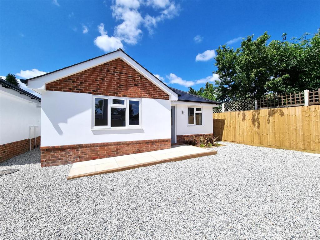 Eastfield Lane, Ringwood BH24 3 bed detached bungalow for sale £425,000