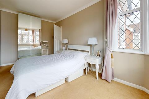 21 Milton Hall Road, Gravesend, DA12 1QN