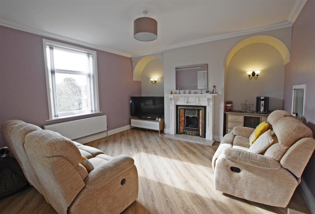 Hullen Edge Lane, Elland 3 bed semidetached house £995 pcm (£230 pw)