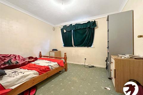 2 bedroom flat for sale, Chilham Close, Chatham, Kent, ME4