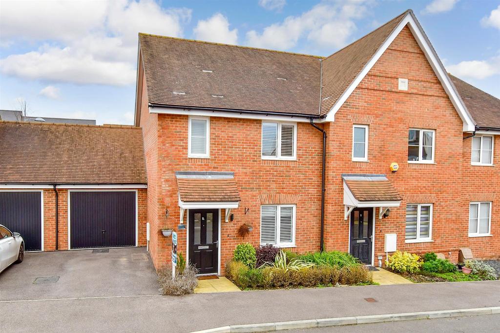 Tributary Lane, Faygate, Horsham, West Sussex 3 bed end of terrace house for sale £440,000