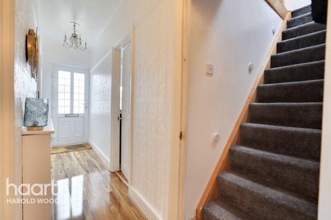 22 Court Avenue, Romford, RM3 0XS