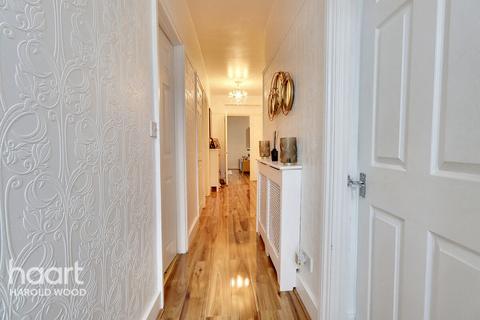 22 Court Avenue, Romford, RM3 0XS