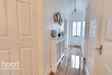 22 Court Avenue, Romford, RM3 0XS