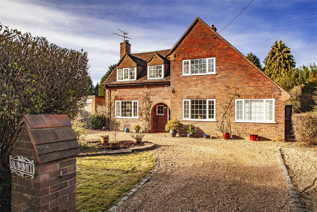 Summit, Crays Pond, RG8 4 bed detached house for sale £935,000