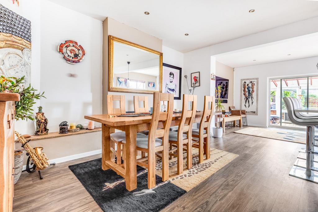 Greenfield Avenue, Surbiton, KT5 3 bed semidetached bungalow £675,000