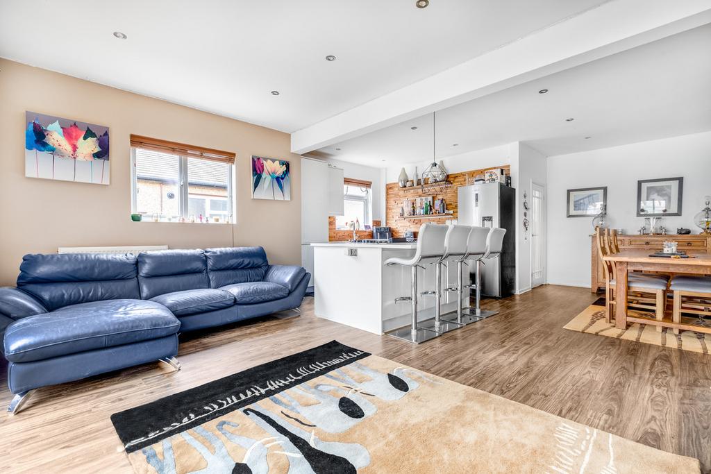 Greenfield Avenue, Surbiton, KT5 3 bed semidetached bungalow for sale