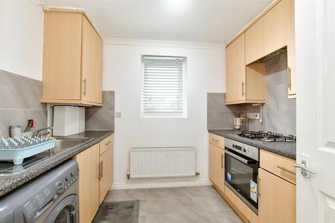2 bedroom ground floor flat for sale, Glandford Way, Chadwell Heath, Romford, Essex