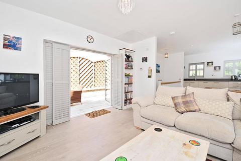 2 bedroom house for sale, Ashley Road, Walton-On-Thames, KT12