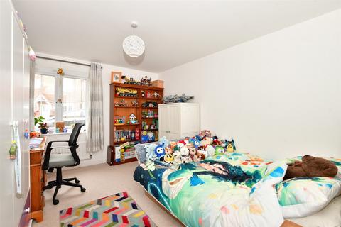 2 bedroom ground floor flat for sale, Sycamore Road, Cranleigh, Surrey