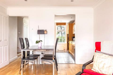 90 Colne Road, Twickenham, TW2 6QE