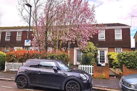 90 Colne Road, Twickenham, TW2 6QE