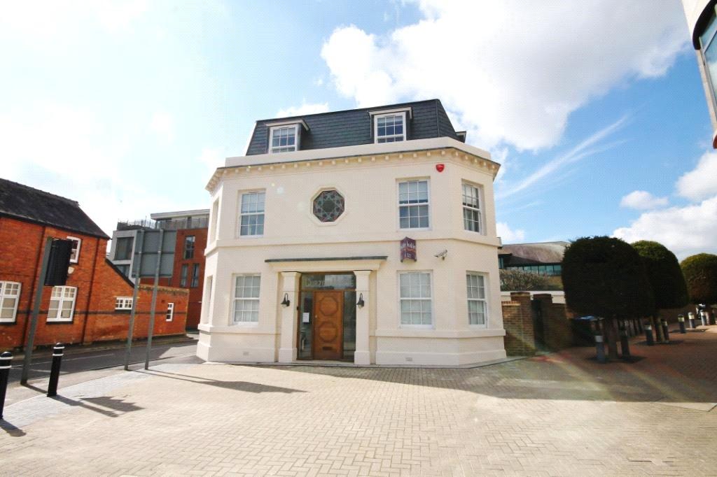 Fox Lane North, Chertsey KT16 Studio to rent £1,150 pcm (£265 pw)