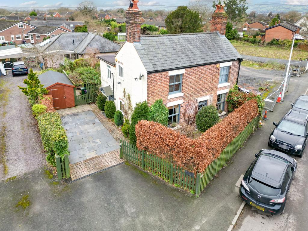 Ellesmere Road, Oswestry SY11 3 bed detached house for sale £300,000