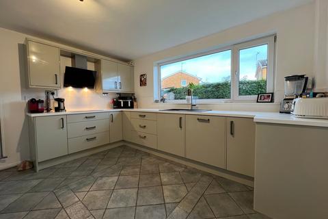 4 bedroom detached house for sale, Forest Drive, Broughton, CH4