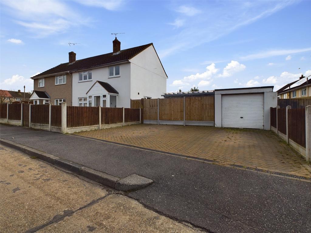 Elgar Close, Laindon, Essex, SS15 3 bed semidetached house for sale
